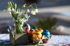 复活节彩蛋静物插花摄影图片